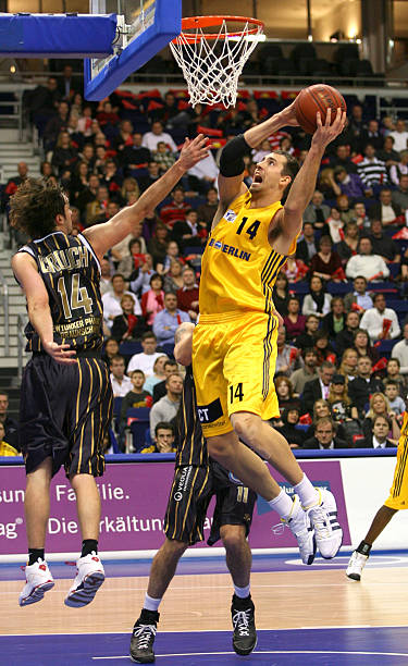 他的表现提 他的表现提